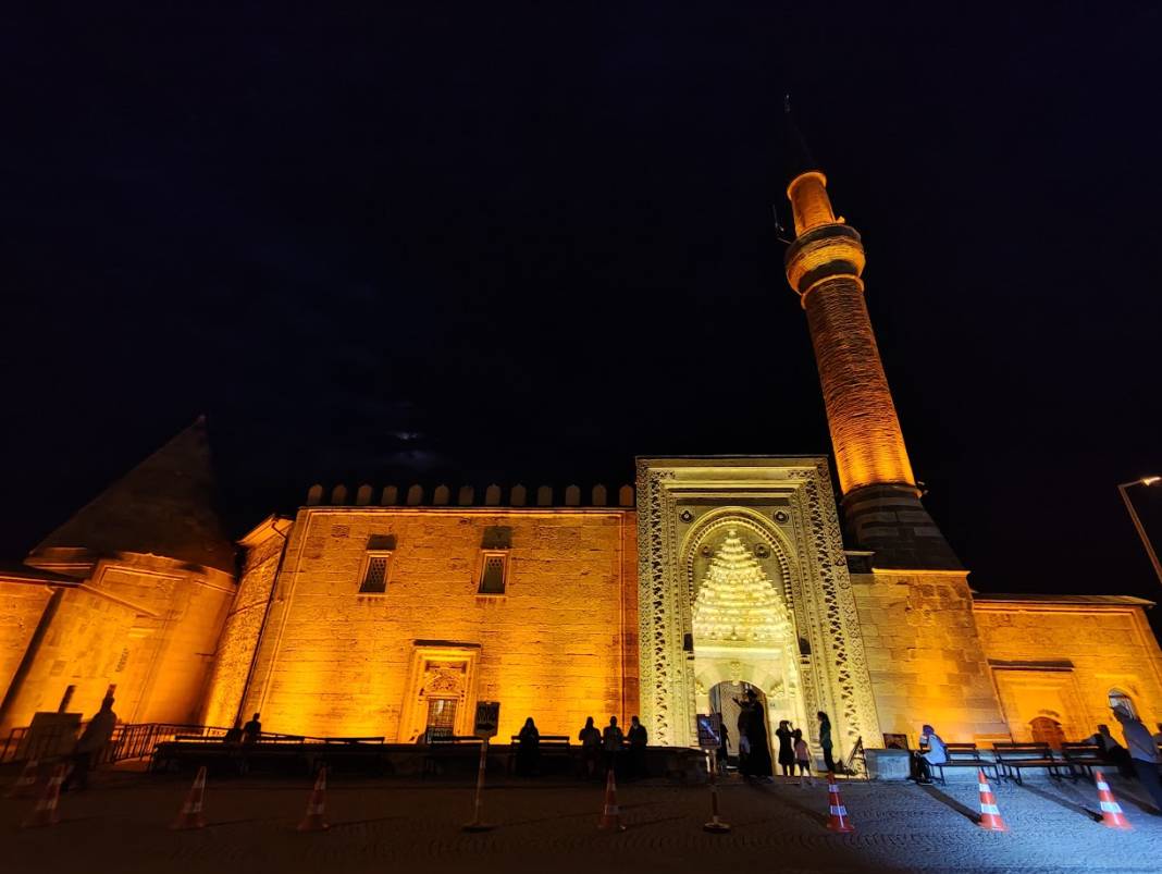 Konya’nın “Çivisiz Camii” ziyaretçi rekoru kırdı 2